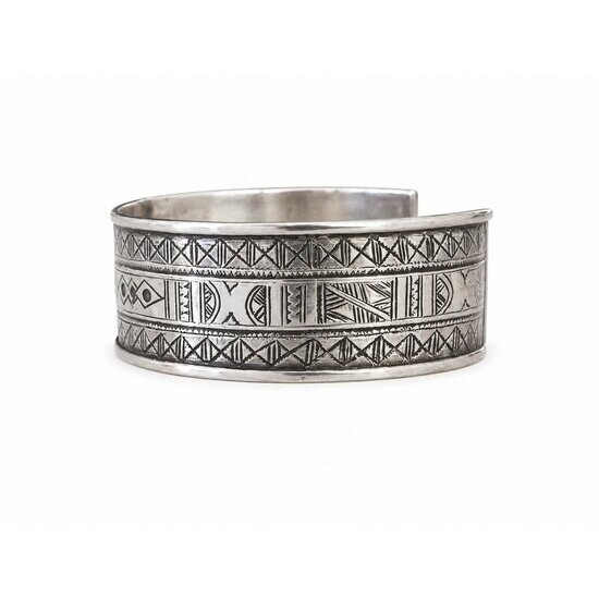 Hallmarked Tuareg Silver Bracelet � Handmade Ebony and Engraved Jewelry