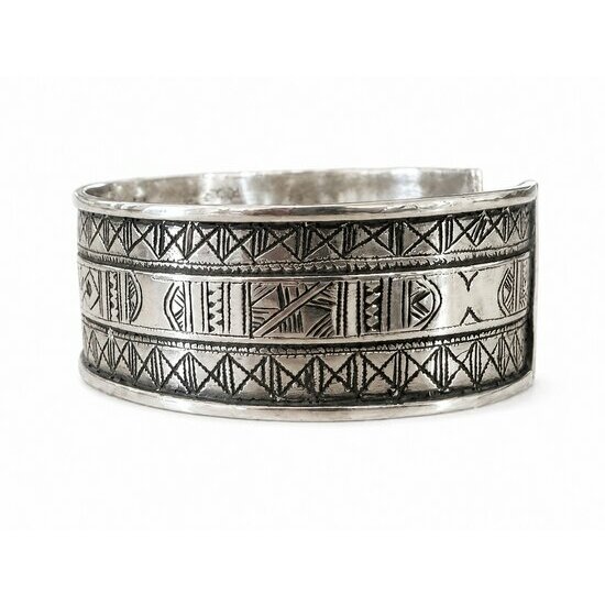 Tuareg 925 Silver Bracelet Detail � Geometric Engraving and Ebony Wood