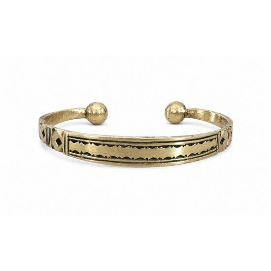 Bracelet Touareg en Laiton Gravé Main – Jonc Ajustable à Embouts Sphériques Engraved Tuareg Brass Cuff – Adjustable Bracelet with Ball Ends