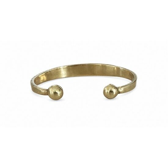 Bracelet Touareg en Laiton Gravé Main – Jonc Ajustable à Embouts Sphériques Open Tuareg Brass Bracelet – Inner View and Adjustable Cuff Design