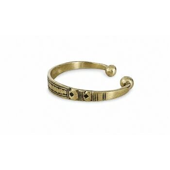 Bracelet Touareg en Laiton Gravé Main – Jonc Ajustable à Embouts Sphériques Hand Engraved Tuareg Jewelry – Artisan Geometric Brass Bracelet
