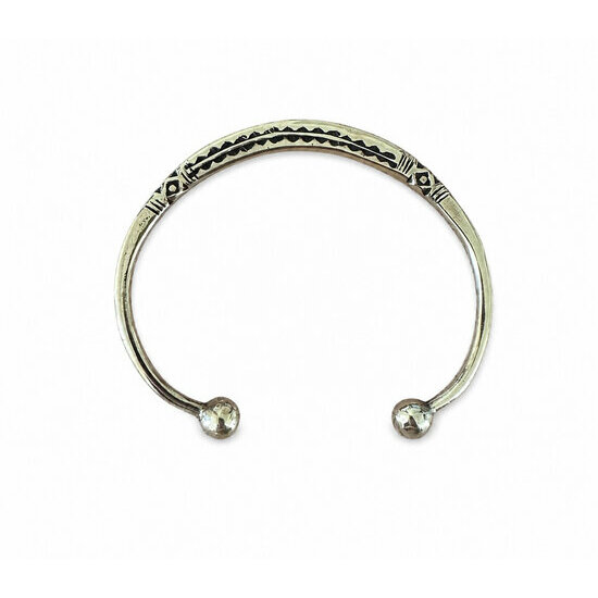 Slim Tuareg Brass Cuff – Handmade Engraved Open Bracelet Adjustable Brass Bracelet 6.5 cm – Inner View of Tuareg Cuff