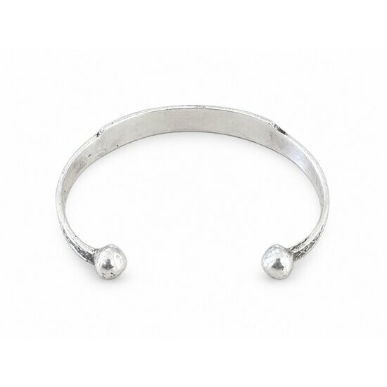 Open Silver Alloy Cuff Bracelet � Inside View and Rounded Ends