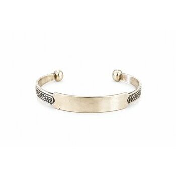 Small Wrist Silver Alloy Cuff Bracelet � Smooth Central Panel and Engraved Patterns